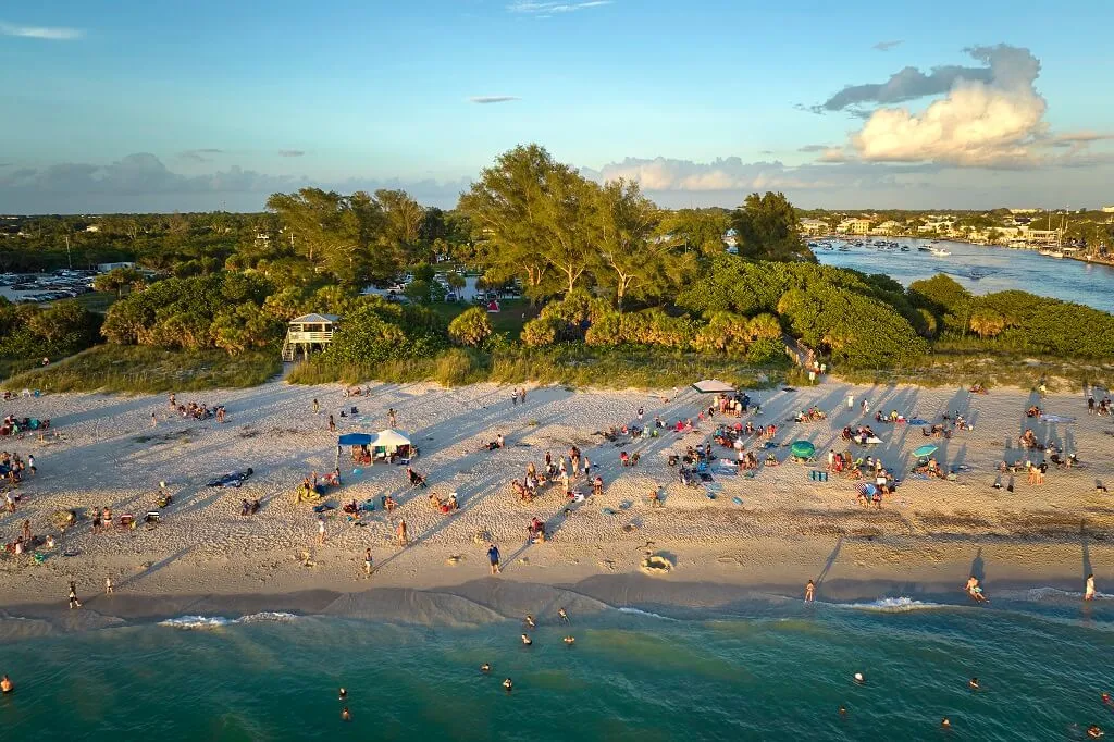 Should You Invest in a Sarasota Beach Condo Rental - A Comprehensive Guide