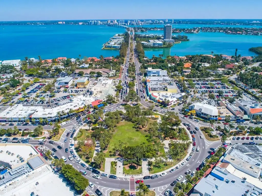 Sarasota new condos for sale featuring modern luxury homes, waterfront views, and city lifestyle living.